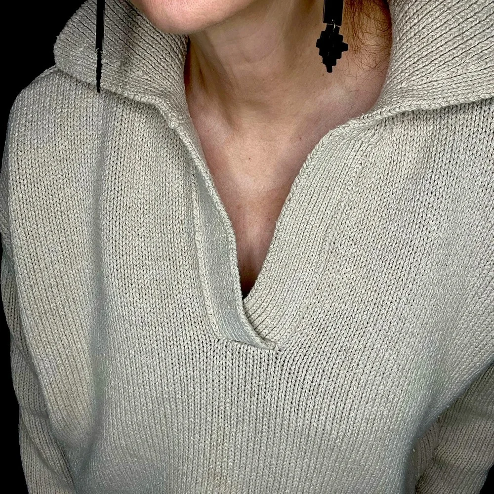 Women’s V-Neck Pullover Sweater in Oatmeal